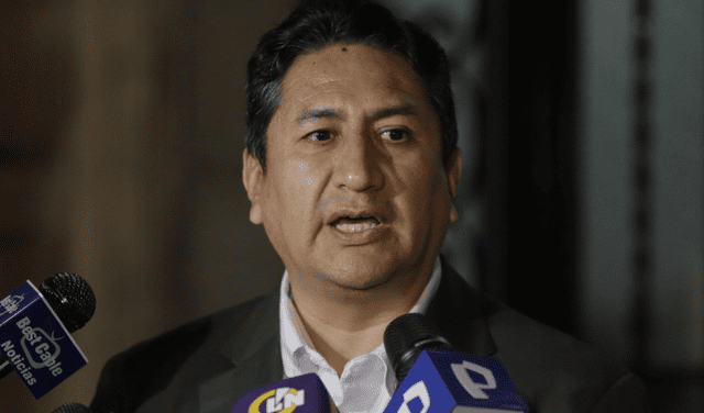 Vladimir Cerrón se mostró a favor del adelanto de elecciones en Perú si es que junto con los comicios se haga un referéndum para una Asamblea Constituyente