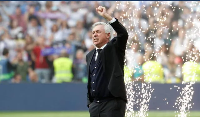 Carlo Ancelotti celebró el título 35 de Liga cantando el himno del Real Madrid. Foto: EFE
