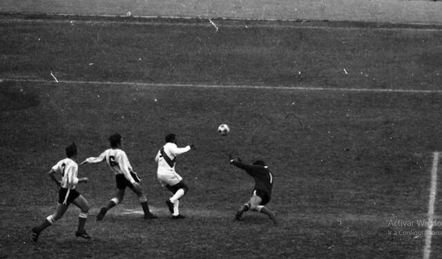 Pedro 'Perico' León marcó el gol de la victoria ante Argentina. Foto: El Peruano