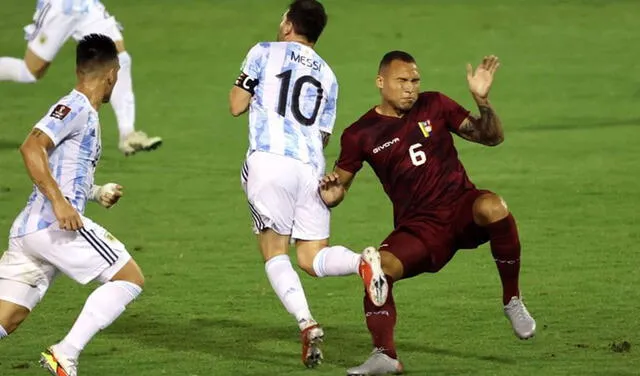 Adrián Martínez, jugador que cometió la dura falta sobre Messi, fue expulsado en ese partido. Foto: AFP