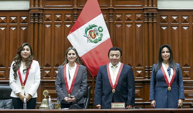 María del Carmen Alva Congreso Mesa Directiva