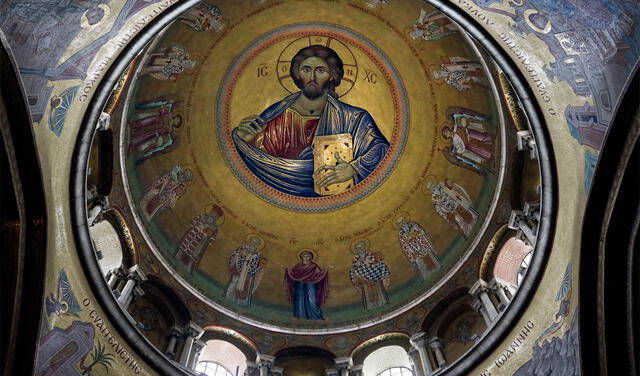 Mosaicos en la cúpula del Catholicon, capilla griega ubicada dentro de la Iglesia del Santo Sepulcro. Foto: AFP