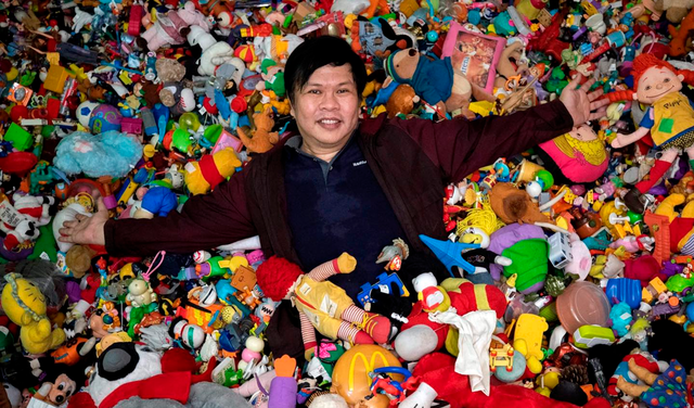 Conoce al mayor coleccionista de juguetes de restaurantes de comida rápida Conoce al mayor coleccionista de juguetes de restaurantes de comida rápida