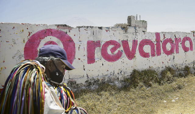En Arequipa. El movimiento Revalora arrancó con sus pintas. Foto: Rodrigo Talavera/ La República