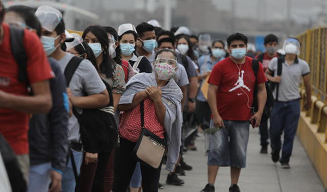 Aglomeraciones en diferentes paraderos de Lima. Foto: Jorge Cerdán / La República Aglomeraciones en diferentes paraderos de Lima. Foto: Jorge Cerdán / La República
