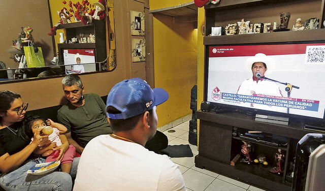 Expectativa. Los hogares estuvieron pendientes de las incidencias del debate de la segunda vuelta. Foto: Aldair Mejía / La República