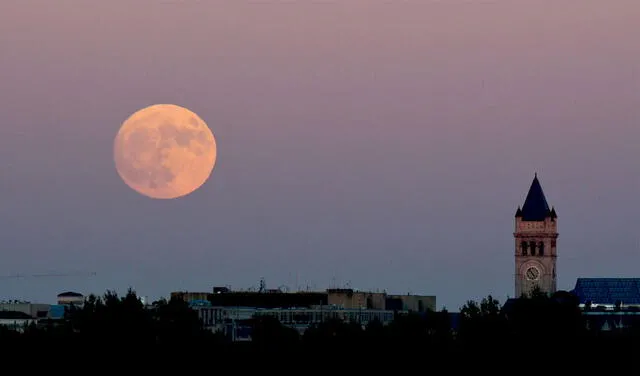 Superluna captada sobre la ciudad de Washinton, EE. UU. Foto: AFP
