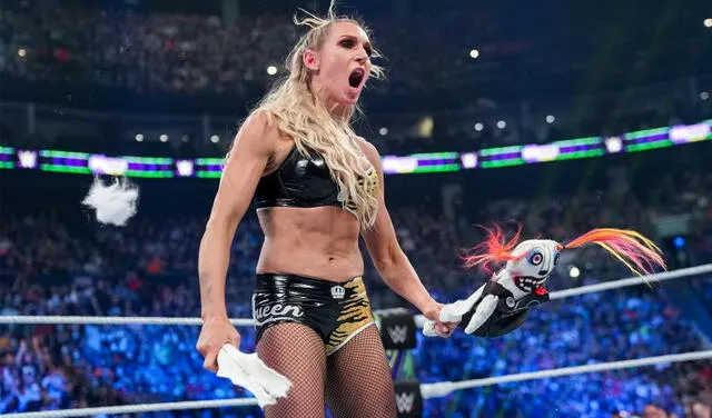Charlotte Flair despedazó a Lilly tras vencer a Alexa Bliss. Foto: WWE