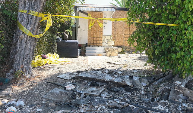 Fatalidad. Automóvil chocó con esta casa y se incendió. Foto: difusión