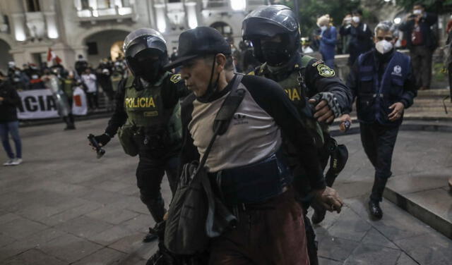 Enfrentamientos entre los partidarios de Fuerza Popular y Perú Libre. Foto: Aldair Mejía/La República