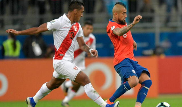 En la primera rueda, Chile venció 2-0 a Perú en Santiago. Foto: AFP