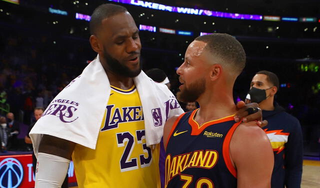 LeBron James y Stephen Curry se saludan luego del duelo de NBA. Foto: Twitter