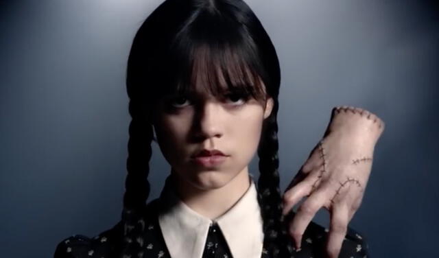 Jenna Ortega da vida a Merlina Addams. Serie es dirigida por Tim Burton. Foto: Netflix
