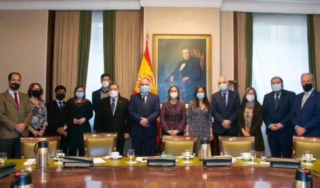 Congresistas peruanos junto a diputados españoles. Foto: Embajada de Perú en España