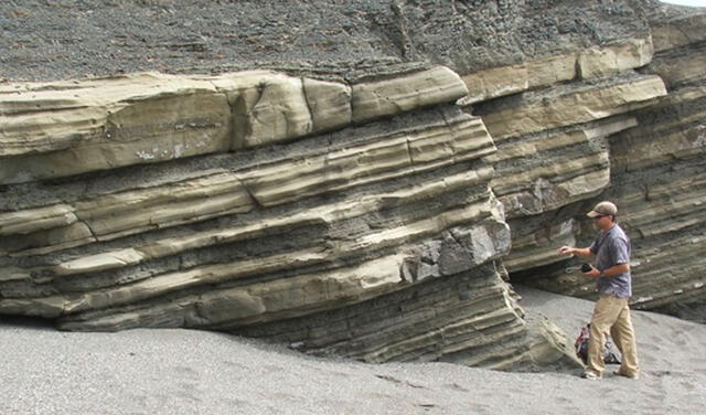 En el registro geológico, las capas de sedimentos más profundas revelan las épocas más antiguas de la Tierra. Foto: Wired