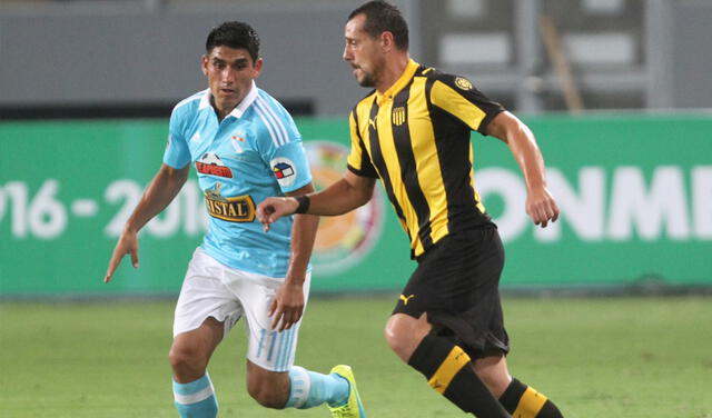 El último rival uruguayo de Cristal fue Peñarol, en el 2016. Foto: GLR