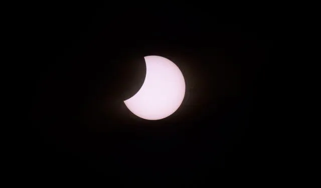 Imagen del eclipse solar en Argentina. Foto: AFP