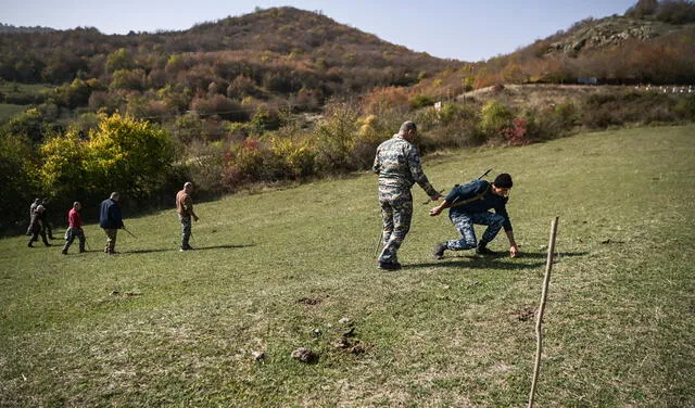 Las bombas de racimo pueden quedar sin explotar y convertirse en un peligro para la población. Foto: AFP