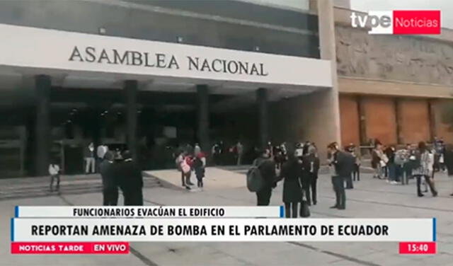 El Parlamento ecuatoriano tuvo que ser evacuado. Foto: Tv Perú