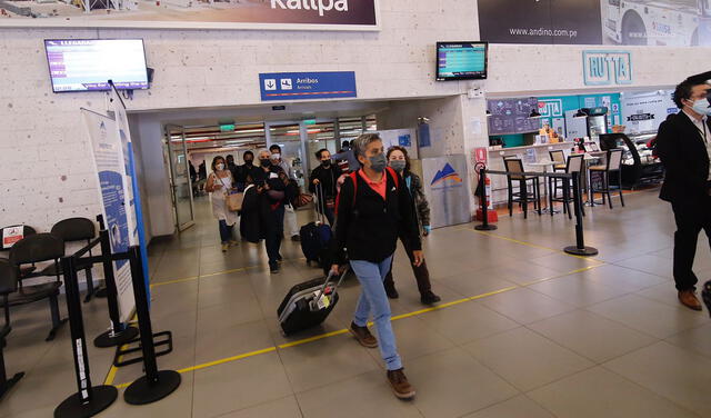 Actualmente, el aeropuerto recibe al mes 100.000 pasajeros. Foto: Oswald Charca/La República