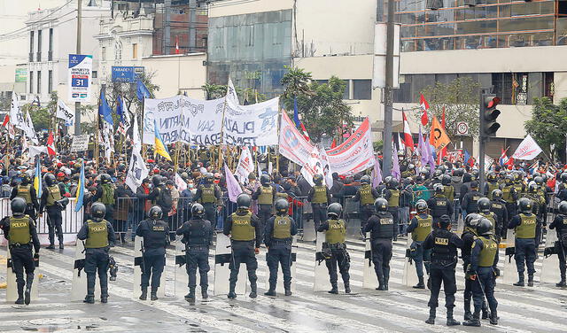 Marchas. Manifestaciones a favor y en contra de Castillo se dieron en el Centro de Lima. Foto: Félix Contreras/La República