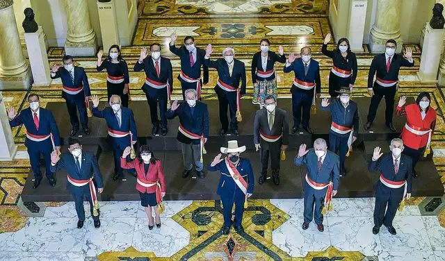 El gabinete que lidera Mirtha Vásquez deberá presentarse ante el Pleno para exponer la política general de gobierno y pedir el voto de confianza. El gabinete que lidera Mirtha Vásquez deberá presentarse ante el Pleno para exponer la política general de gobierno y pedir el voto de confianza.