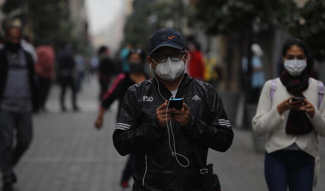 Pandemia e internet. Foto: Jorge Cerdán / La República