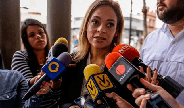 Ana Leonor Acosta declarando durante una rueda de prensa en Caracas, Venezuela. Foto: EFE