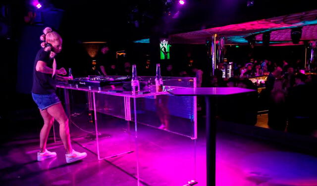 Reino Unido realiza prueba en discoteca sin restricciones contra la COVID-19