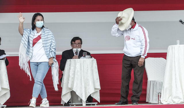 Keiko Fujimori y Pedro Castillo en el debate en Chota. Foto: Aldair Mejía/La República