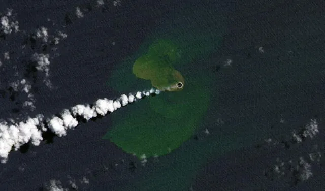 Isla sobre el volcán Home Reef captada el 14 de septiembre por el satélite Landsat 9. Foto: NASA / USGS