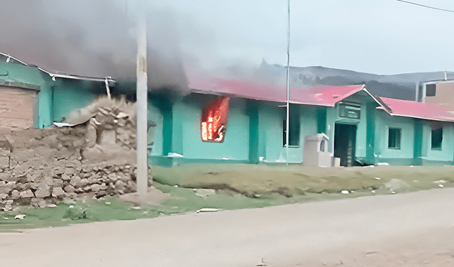 Protestas en Apurímac- quema de comisaría