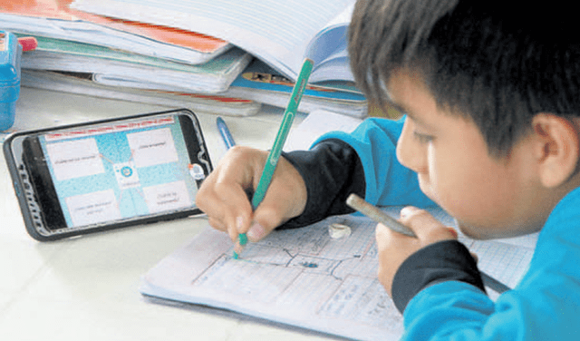 niño estudiando tablet educacion alumno