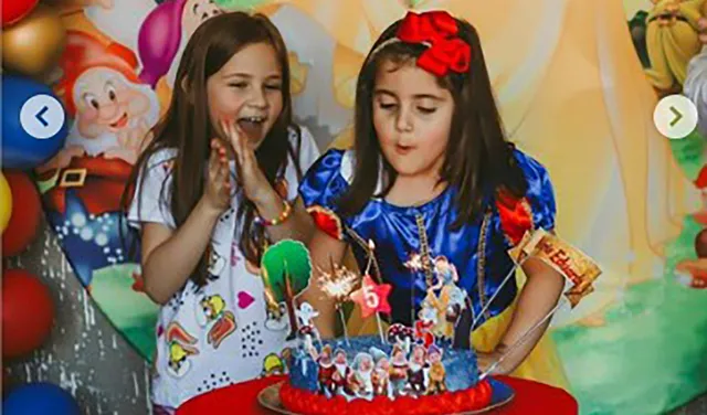 Las infantes brasileñas conocidas como las 'hermanas pastel' celebran juntas en uno de sus cumpleaños.