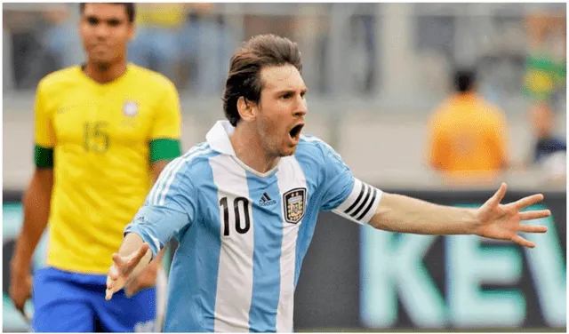 Messi grita su tercer gol en el partido en una tarde para el recuerdo, detrás Casemiro lo mira atentamente.