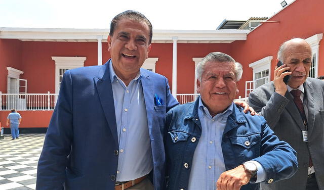El gobernador electo de La Libertad se reunión con Manuel Llempen para analizar los proyectos que quedan para la nueva gestión en La Libertad. Foto: Hugo Rodríguez/URPI-LR