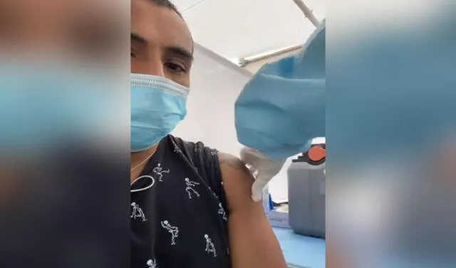 Momento de la vacuna. Foto: @Chapasape/Twitter