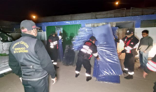 Personal de serenazgo se apersonó a la zona para brindar ayuda a damnificados. Foto: Municipalidad de Carabayllo