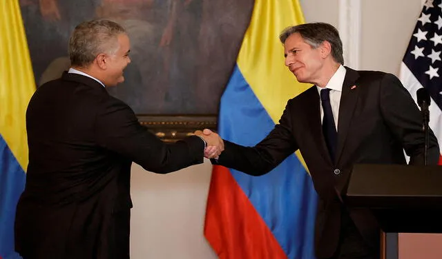 El presidente de Colombia, Iván Duque, y el secretario de Estado de EE. UU., Antony Blinken (d) durante una declaración conjunta desde la Casa de Nariño. Foto: EFE