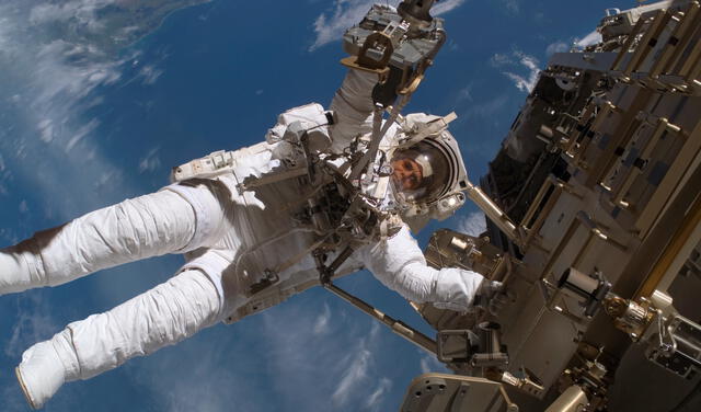 En un ambiente sin presión atmosférica como el espacio, el ser humano podría sobrevivir apenas dos minutos. Foto: NASA