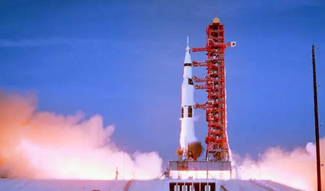 El cohete Saturno V, que llevó a la tripulación del Apollo 11, se impulsó con un motor de combustible líquido. Foto: CNN