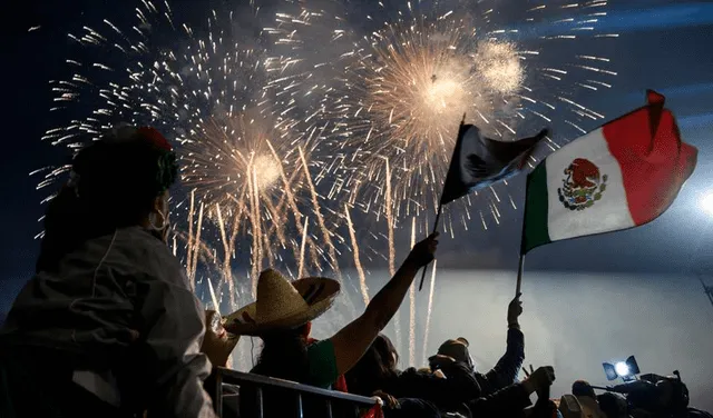 Después de la ceremonia, los mexicanos dan paso a una cena con antojitos, bebidas y música tradicional del país. Foto: AFP