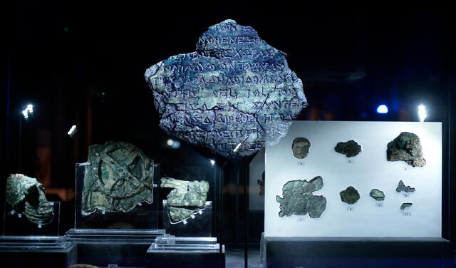 Las piezas del mecanismo Antikythera se encuentran en el Museo Arqueológico de Atenas. Foto: Louisa Gouliamaki / AFP