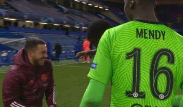 Momento exacto en el que Hazard es captado riéndose con sus excompañeros del Chelsea. Foto: ESPN