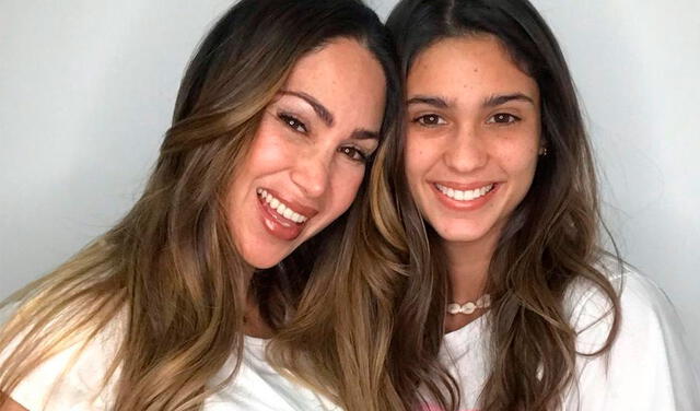 Melissa Loza junto a su hija Flavia. Foto: Instagram 