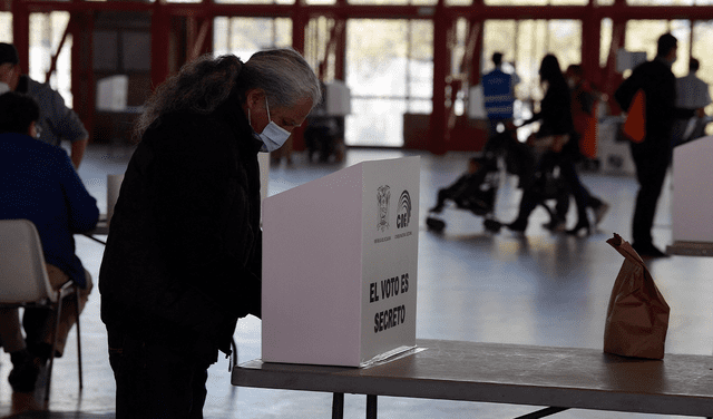 Un residente ecuatoriano en Madrid el 11 de abril del 2021. Foto: referencial/AFP   