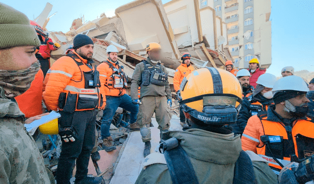 Rescatistas israelíes en sus operaciones de búsqueda y rescate en Turquía. Foto: Twitter/United Hatzalah   