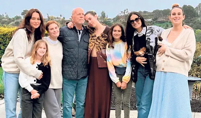 En Familia. Con su esposa, Emma, sus hijas y Demi Moore. Foto: difusión   