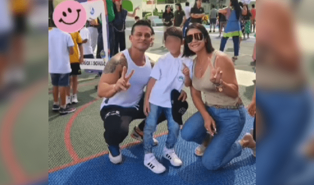  Christian Domínguez y Karla Tarazona también se juntaron para llevar a su hijo a su primer día de colegio. Foto: Instagram/La Tarazona 