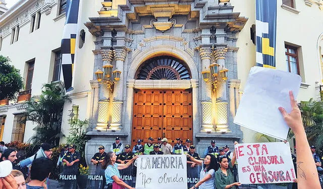 Manifestaciones. Ciudadanos protestaron en los exteriores de la comuna de Miraflores. Foto: difusión   